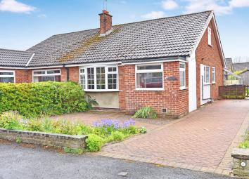 Semi-detached bungalow For Sale in Harrogate