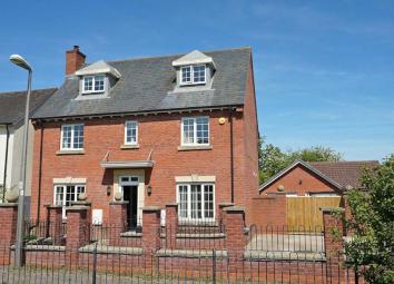 Detached house For Sale in Cullompton