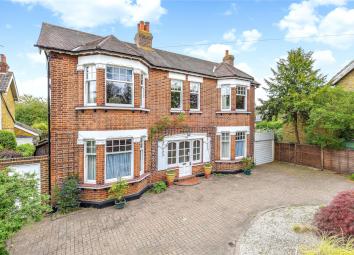 Detached house For Sale in Walton-on-Thames