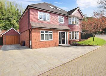 Detached house For Sale in Rochester