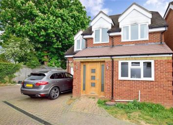 Detached house For Sale in Tonbridge