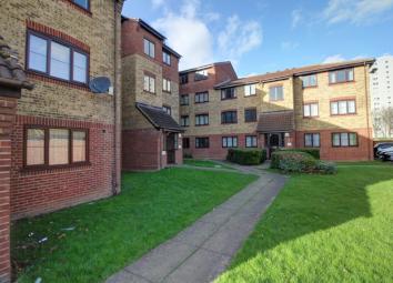 Studio To Rent in Grays