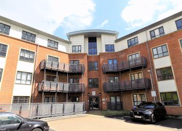 Flat To Rent in Farnborough