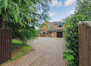 Detached house For Sale in Tring