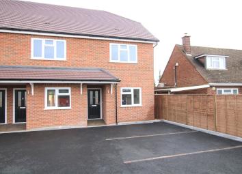 End terrace house To Rent in Reading