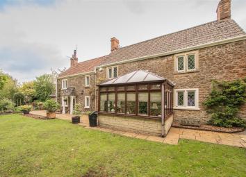 Detached house For Sale in Calne