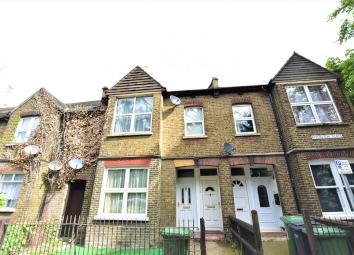 Terraced house For Sale in Purfleet