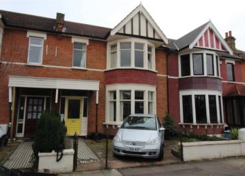 Terraced house For Sale in Ilford