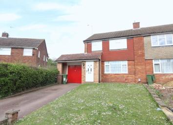 Semi-detached house To Rent in Luton