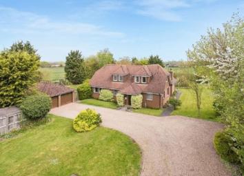Detached house For Sale in Aylesbury