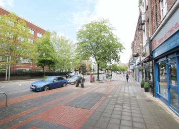 Flat To Rent in Greenford