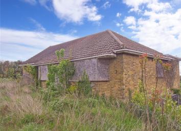 Detached house For Sale in Greenhithe