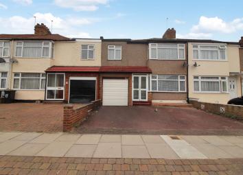 Terraced house For Sale in Enfield