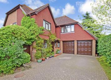 Detached house For Sale in Tonbridge