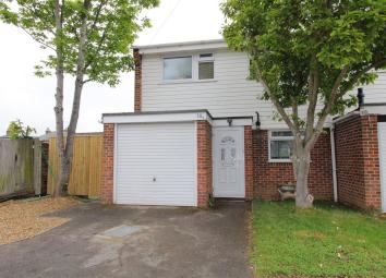 End terrace house To Rent in Slough