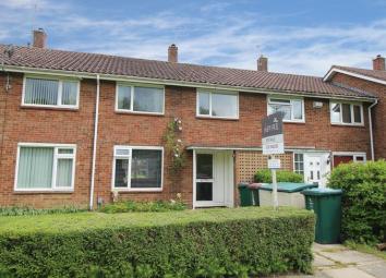Terraced house For Sale in Crawley