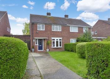 Semi-detached house For Sale in Dunstable