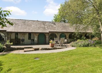 Detached bungalow For Sale in Llandeilo