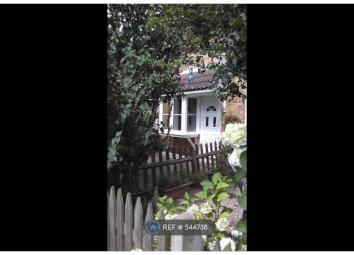 Terraced house To Rent in Staines