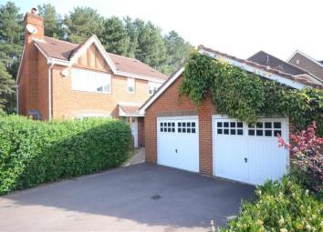 Detached house For Sale in Fleet