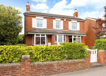 Detached house For Sale in Fleet