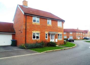 Semi-detached house To Rent in Aylesbury
