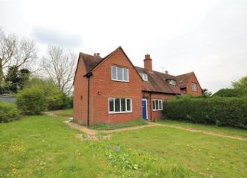 Semi-detached house To Rent in Epsom