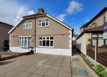 Semi-detached house For Sale in Sidcup