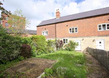 Terraced house For Sale in Stonehouse