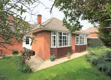 Detached bungalow For Sale in Swindon
