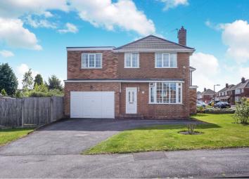 Link-detached house For Sale in Solihull