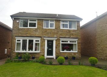 Detached house For Sale in Liversedge