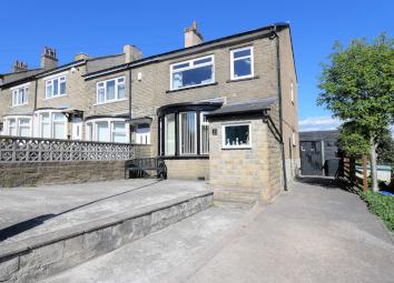 End terrace house For Sale in Halifax