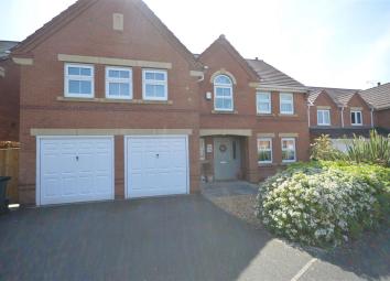 Detached house For Sale in Neston
