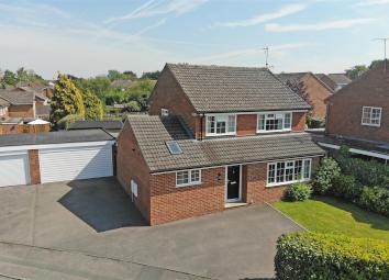 Detached house For Sale in Faringdon