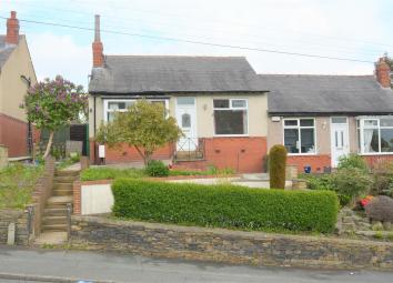 Semi-detached bungalow For Sale in Huddersfield