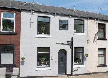 Terraced house For Sale in Littleborough