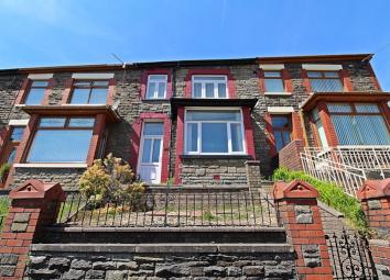 Terraced house For Sale in Porth