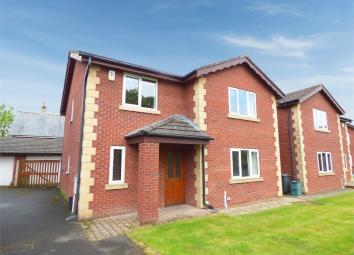 Detached house For Sale in Poulton-Le-Fylde