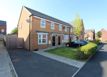 Semi-detached house To Rent in Rochdale