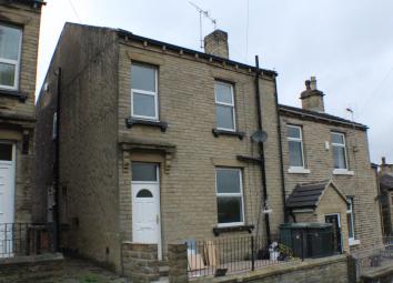Terraced house To Rent in Cleckheaton