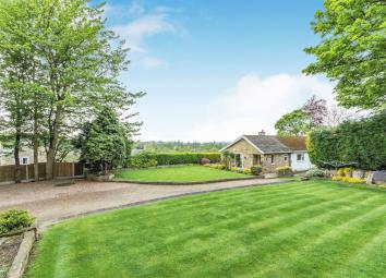 Detached bungalow For Sale in Wakefield