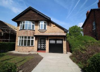 Detached house For Sale in Cheadle