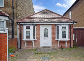 Semi-detached bungalow For Sale in London