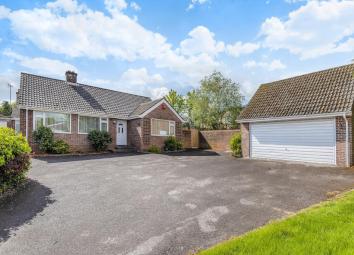 Detached bungalow For Sale in Newbury