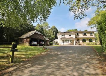 Detached house For Sale in Pulborough