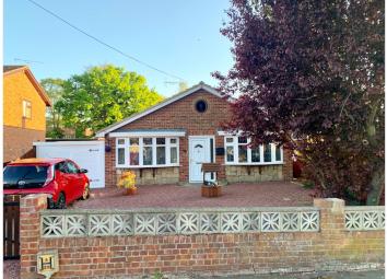 Detached bungalow For Sale in Rochester