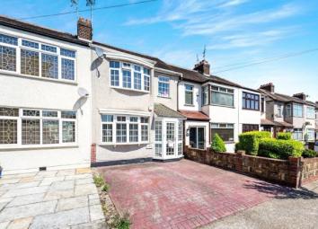 Terraced house For Sale in Romford