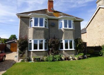Detached house For Sale in Gillingham