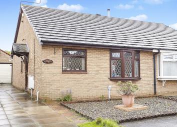 Semi-detached bungalow For Sale in Hull